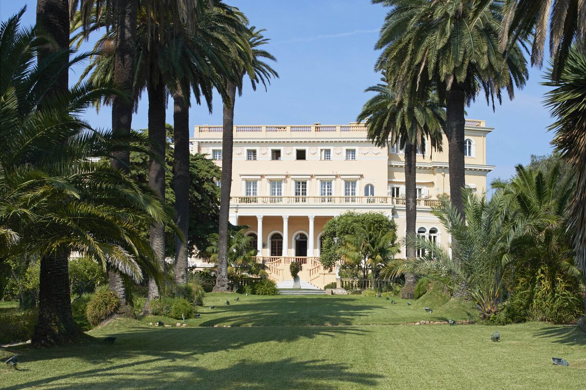 Villa-Les-Cèdres-French-Riviera-France tropical trees