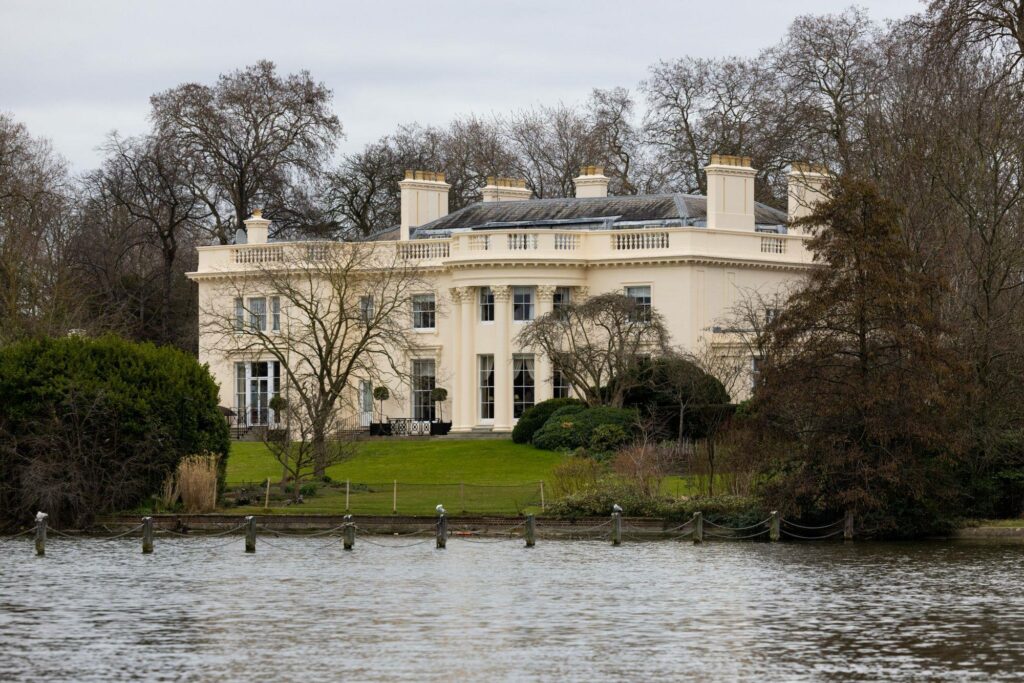 Read more about the article Holme Mansion, London, United Kingdom